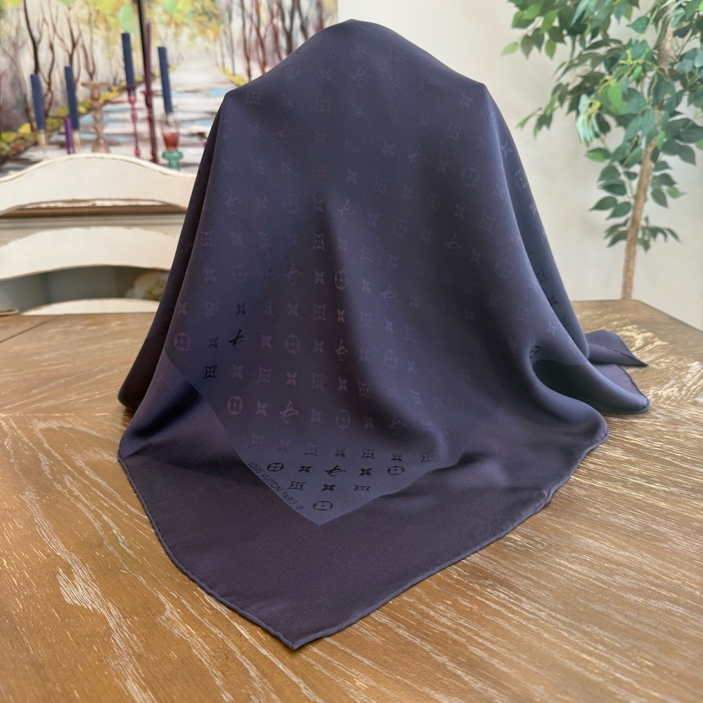 Authentic Louis Vouitton Scarf